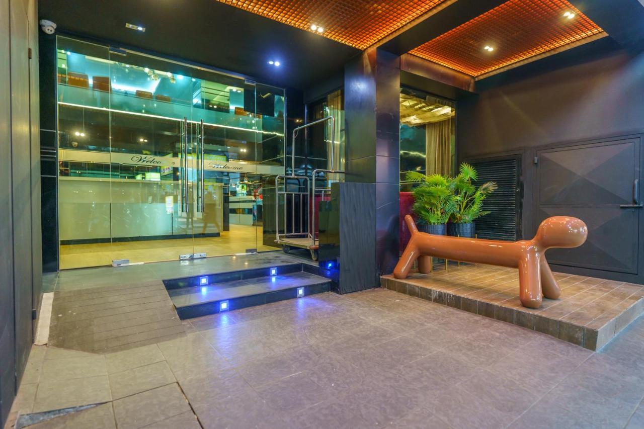 De Lux Bangkok Hotel Exterior photo