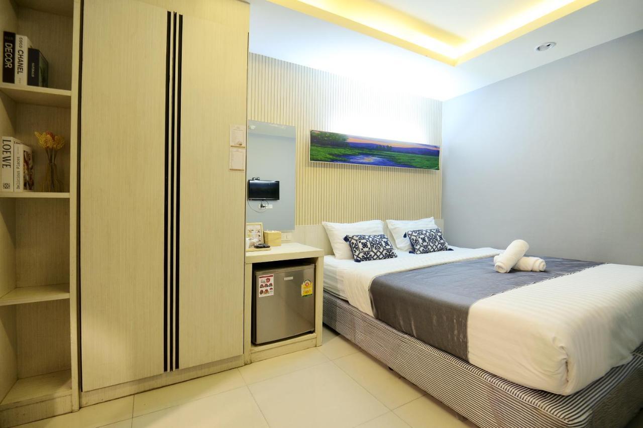 De Lux Bangkok Hotel Exterior photo